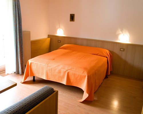 A well furnished bedroom.