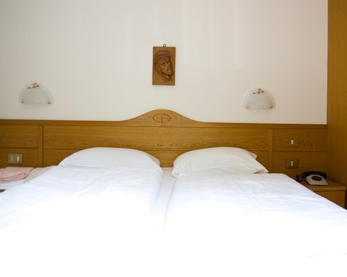 A well furnished bedroom.