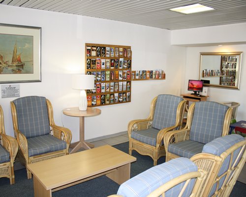 A common room with lounge access.