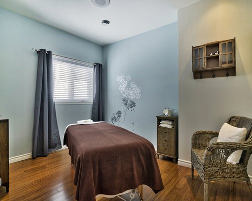 A well furnished spa room.