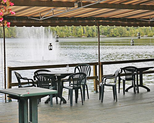 An outdoor dining area in front of the lake.