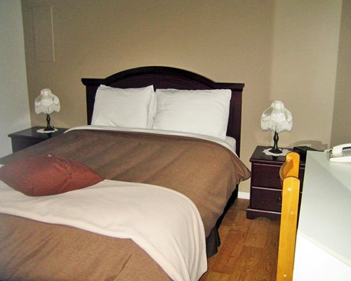 A well furnished bedroom with queen bed.