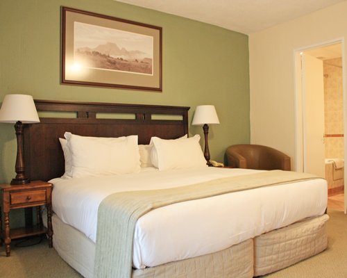 A well furnished bedroom.