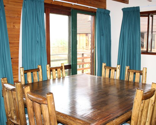 Indoor restaurant at Kowie River Chalets.