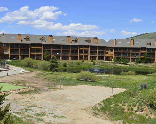 Scenic exterior view of Inn at Silvercreek with a pond.