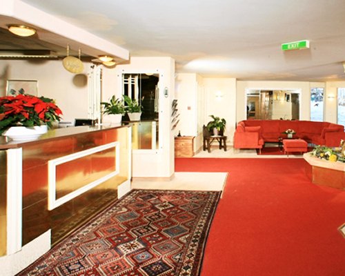 Reception and lounge area at Aparthotel Helvetia Intergolf.