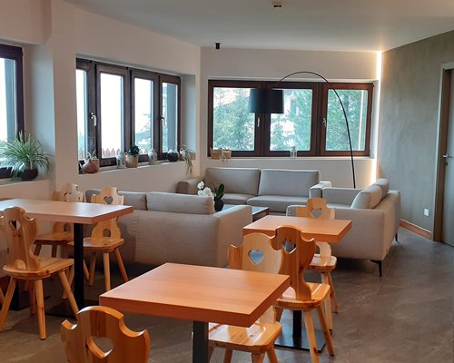 The reception area of Residence Sassolungo.