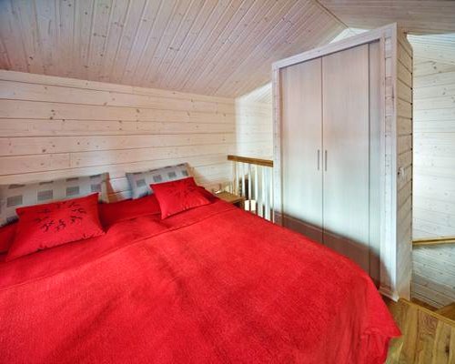 A well furnished bedroom.