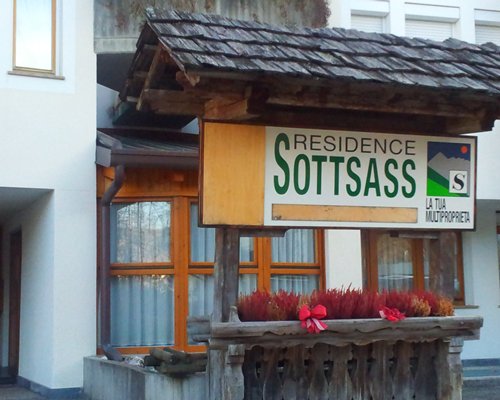 Signboard of the Residence Sottsass villa.