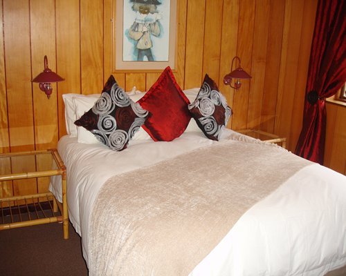 A well furnished bedroom.