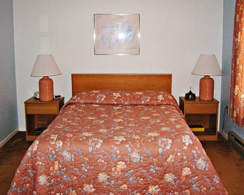 A well furnished bedroom.