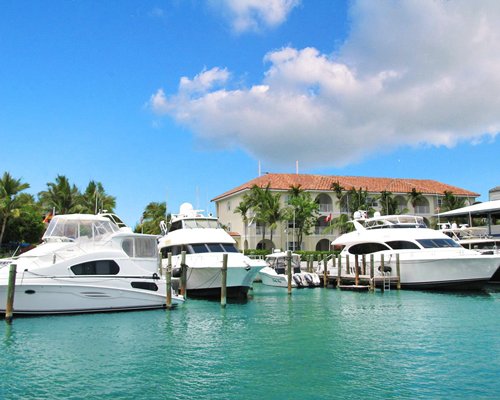 Paradise Harbour Club & Marina