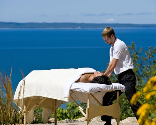 An outdoor spa at The Homestead resort.