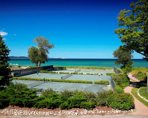 A scenic outdoor tennis courts alongside the lake.
