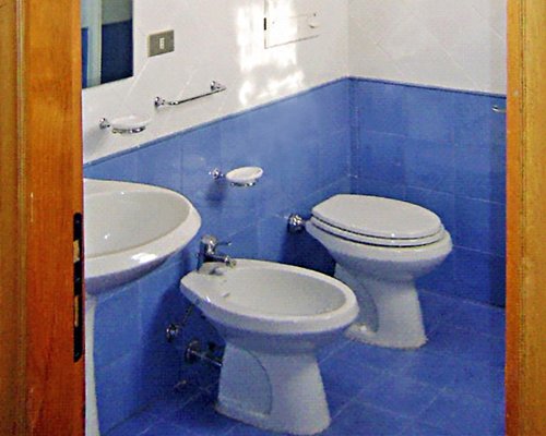 A bathroom with an open sink vanity.
