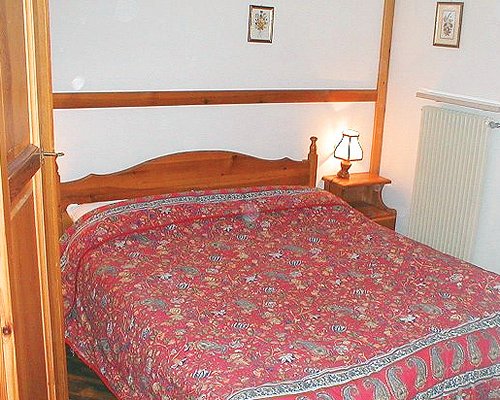 A well furnished bedroom with a lamp.