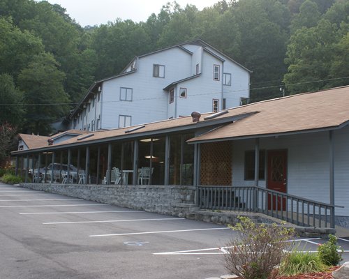 An exterior view of the resort alongside the parking lot.