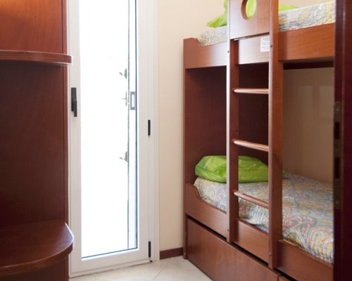 A well furnished bedroom with bunk bed.