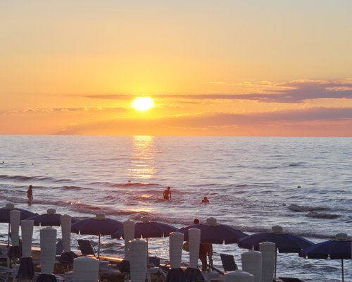 A view of the sunset in the sea's horizon.