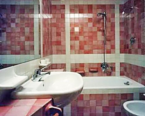 A bathroom with bathtub and a single sink vanity.