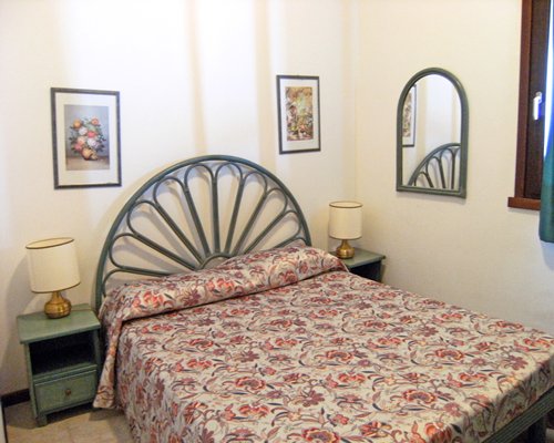 A well furnished bedroom.