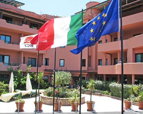Residence Pietre Rosse with Italy European and RCI flags.