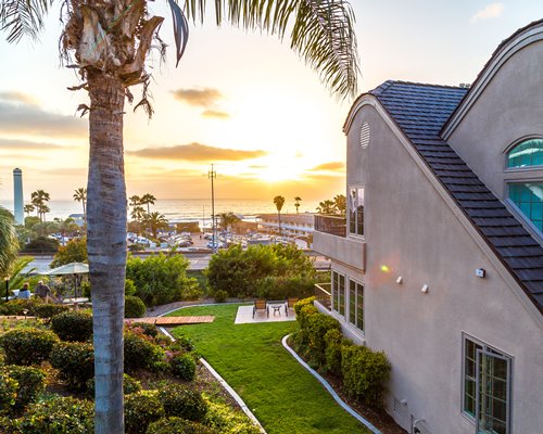 Scenic exterior view of Villa L'Auberge resort.