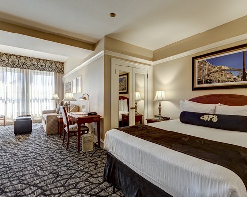 Gaslamp Plaza Suites