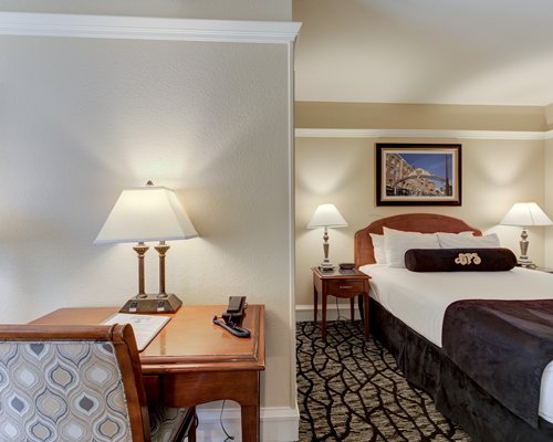 Gaslamp Plaza Suites