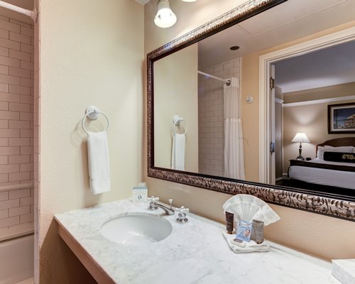 Gaslamp Plaza Suites