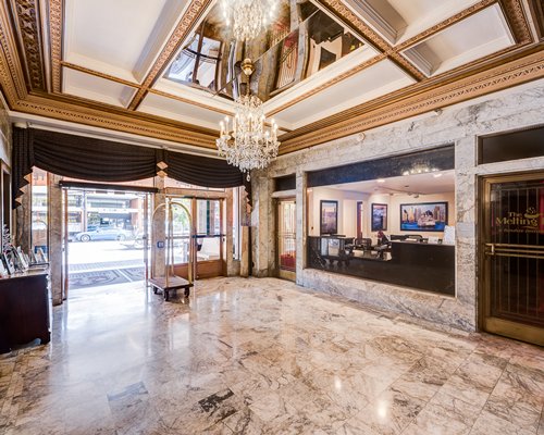 A well furnished reception area of Gaslamp Plaza Suites resort.