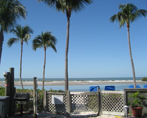 Mariner's Boathouse and Beach Resort