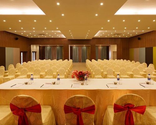 A well furnished indoor banquet hall.