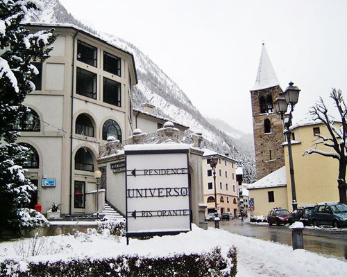 Signboard and pathway to Residence Universo during winter.
