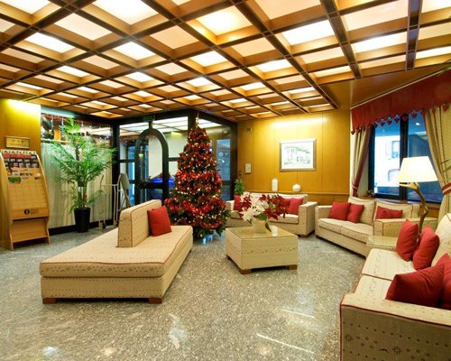 Festively decorated lounge area at Residence Universo.