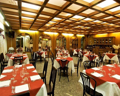 View of indoor restaurant at Residence Universo.