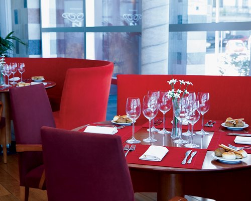 Indoor restaurant at Hotel NH Columbia with outside view.