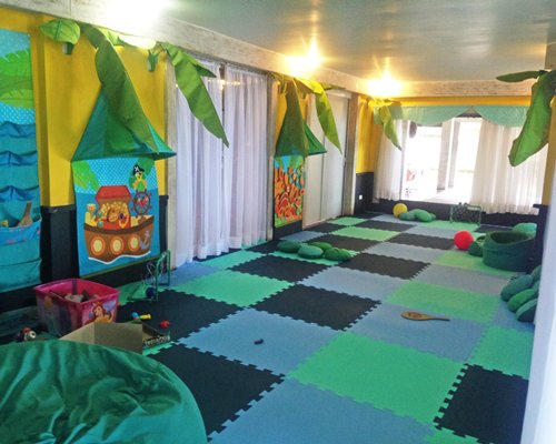 A well furnished indoor recreational room.