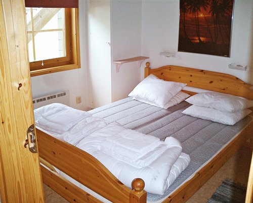 A well furnished bedroom with a twin bed.