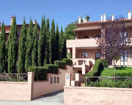 Exterior view of the Carpediem Assisi Living Club.