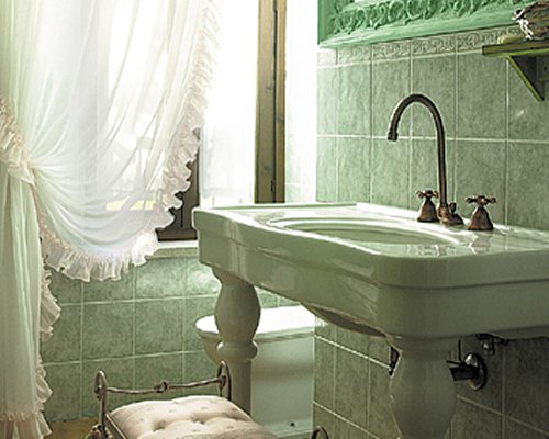 A bathroom with a sink.