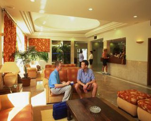A well furnished reception area of the Hotel Apartamento Clube Oceano resort.