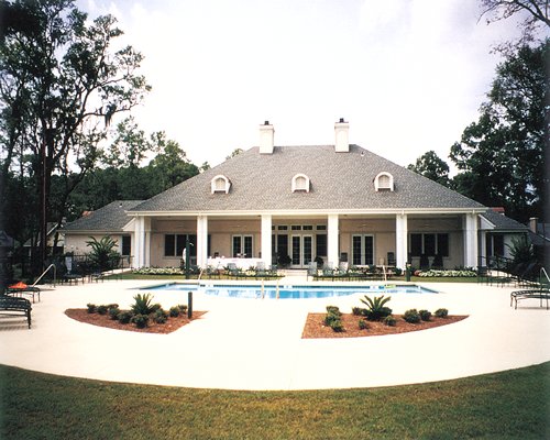 Exterior view of a unit at The Owner's Club at Hilton Head with outdoor swimming pool.