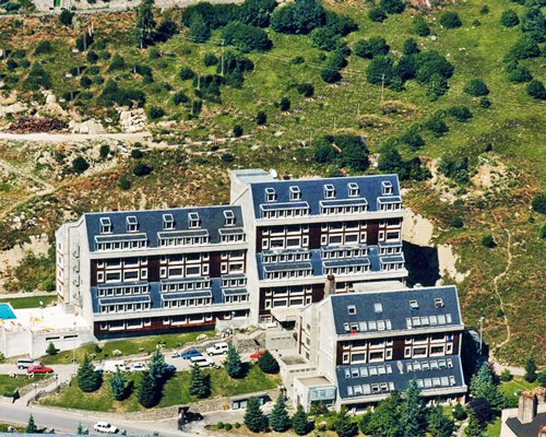 An aerial view of Multipropiedad Baqueira resort.