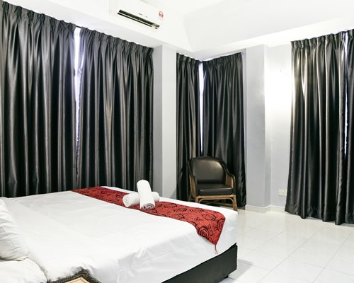 A well furnished bedroom with a king bed.