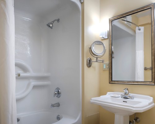 A BATHROOM WITH SHOWER AND BATHTUB.