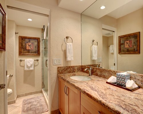 A bathroom with a single sink vanity.