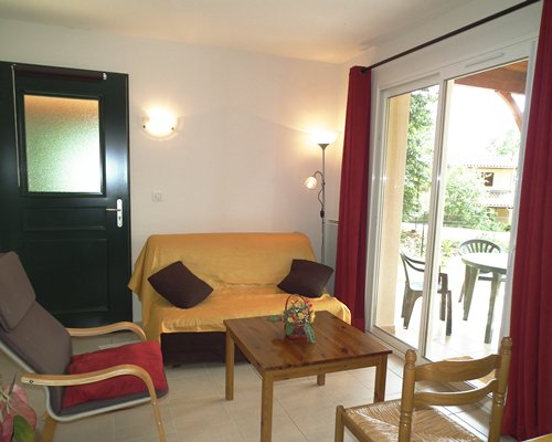 A well furnished living room.