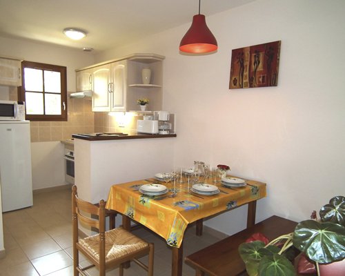 Living room with open plan kitchen and dining area.