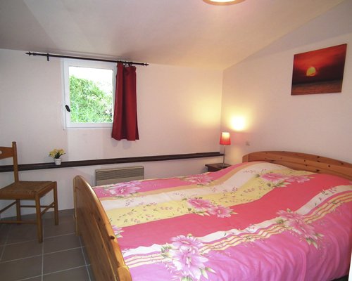 A well furnished bedroom with a bed.